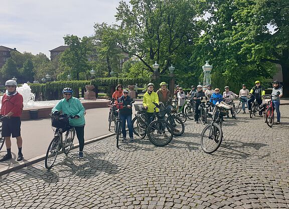 Teilnehmer und Teilnehmerinnen einer Radtour des ADFC Mannheim
