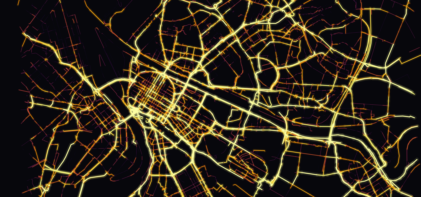 Dunkle Karte des Mannheimer Straßennetzes, in der die von Stadtradeln-Teilnehmenden befahrenen Strecken nach Häufigkeit eingefärbt sind – hell leuchtend die meistgenutzten Radrouten, dunkelrot die selten befahrenen Wege.